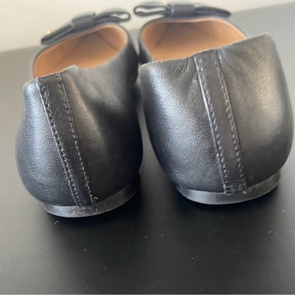 Tory Burch Aimee 
•Black Leather Bow
•Pointed Toes 
•Flats 
•Shoes Size 7 - Picture 2 of 4